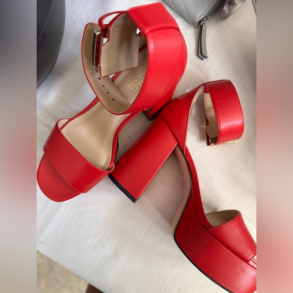 Michael kors platform sandal size 6
